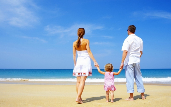 gallery/family_child_sand_beach_sea_happiness-663704